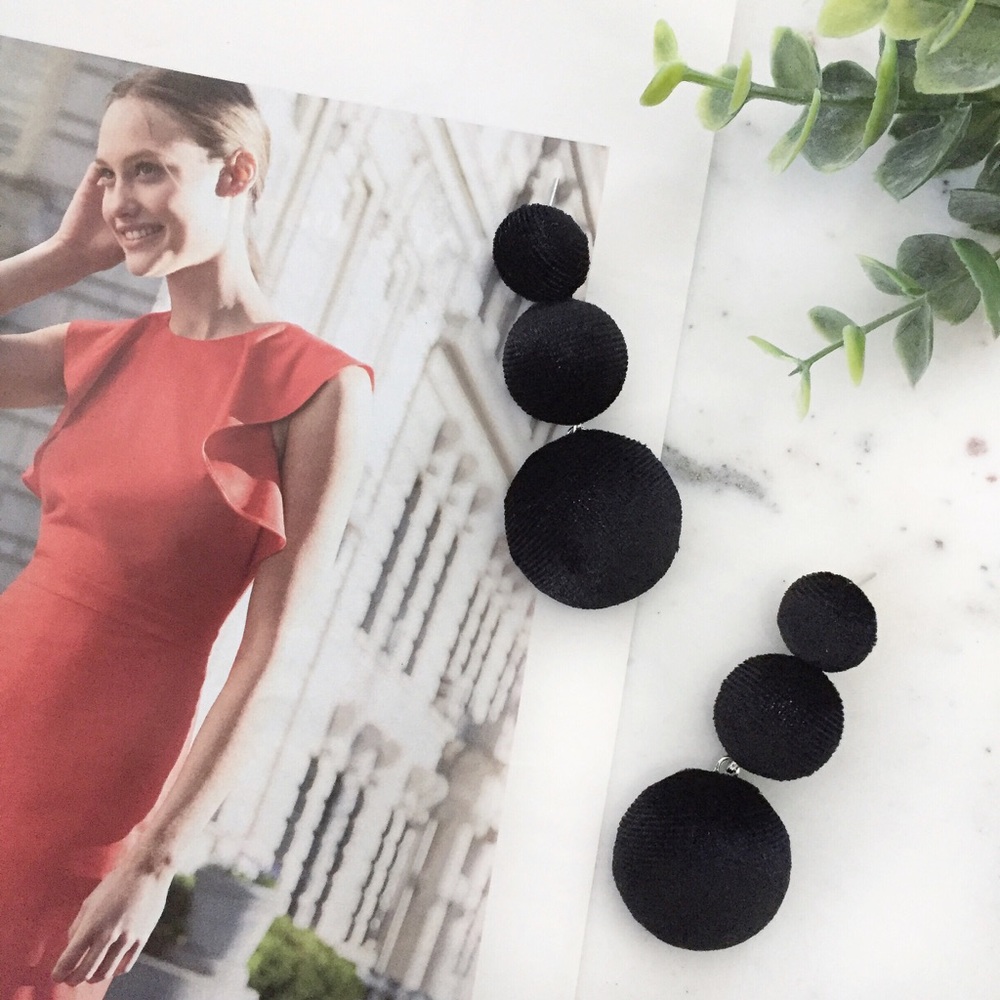 "Lizzie" Earrings || Black Velvet Bon Bon
